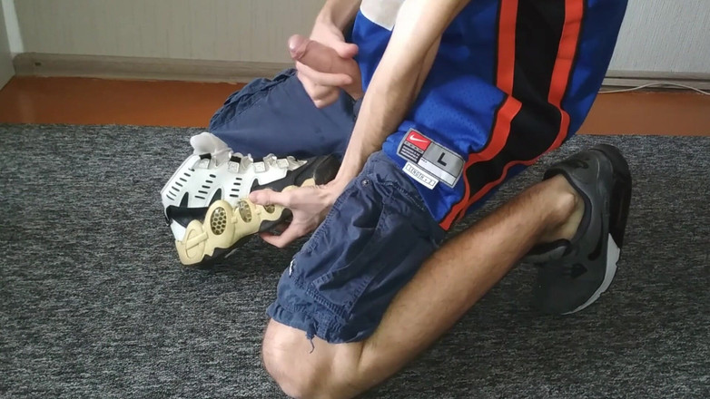 Sneakersmax98: Skater Turnschuhe Air Max Sperma in neuen Cargo-shorts