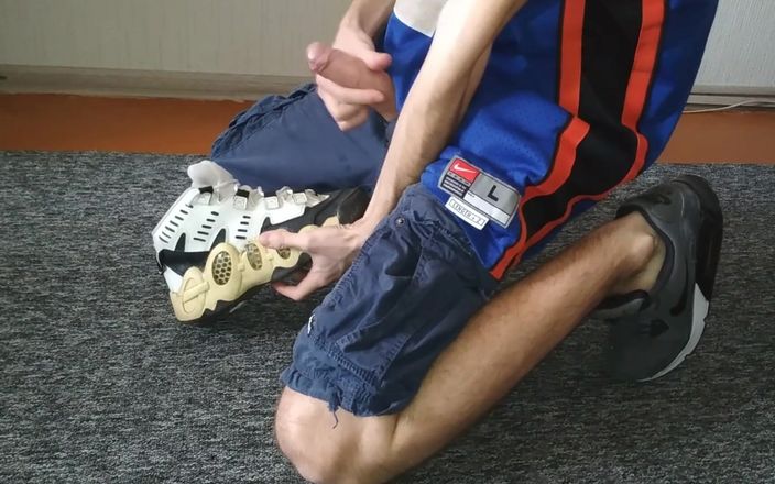 Sneakersmax98: Skater Sneakers Air Max ejaculează în pantaloni scurți cargo noi