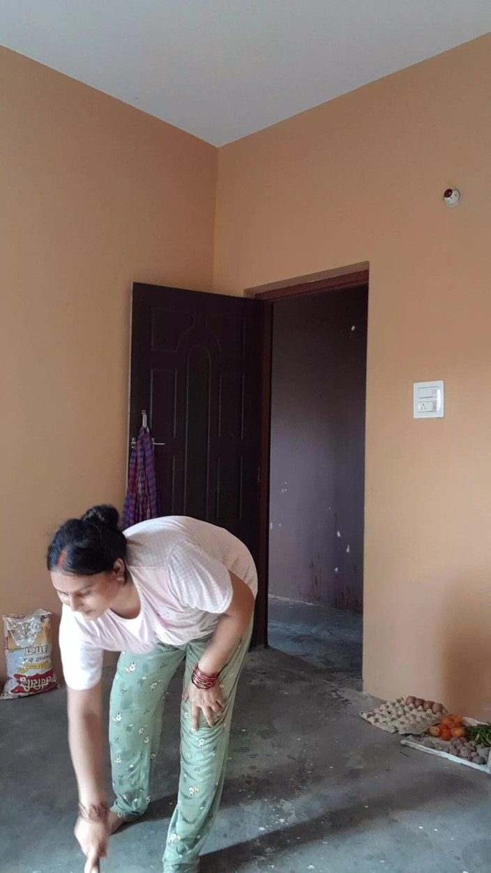 Puja555: Adegan mandi blog pagi puja bhabhi membersihkan rumah