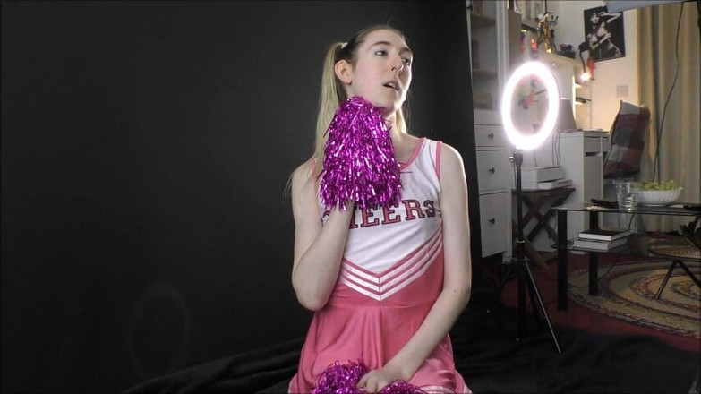 Red Heaven Media Transgender: Cheerleader Fotoshooting!