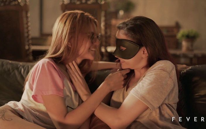 Fever Films: Otroligt passionerad lesbisk sex