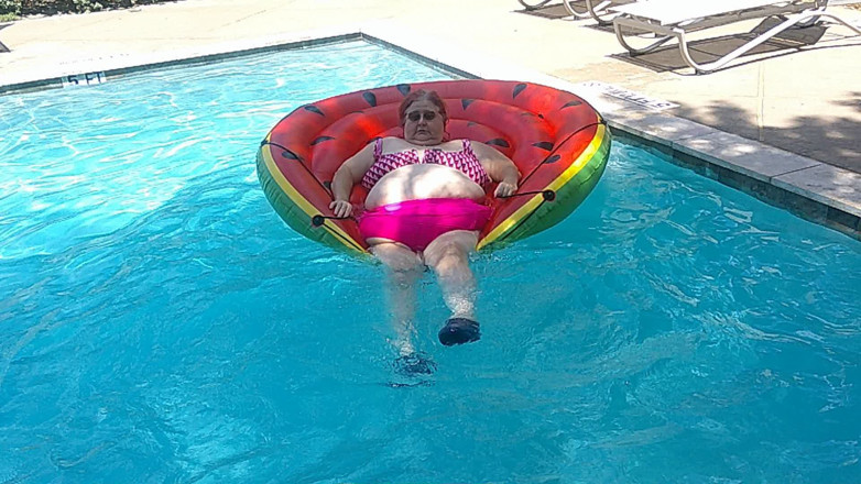 BBW nurse Vicki adventures with friends: Short Video of BBW Nurse Vicki Floating on Her Huge...