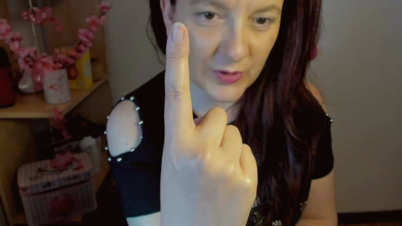 Nicoletta Embassi: Hand fetish costum video