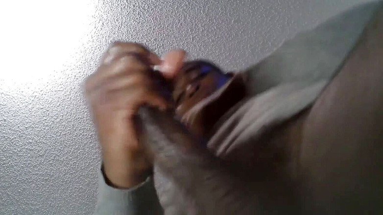 Blkbamaboi73: Atletico arrapato del college accarezza un cazzo grosso, una enorme...