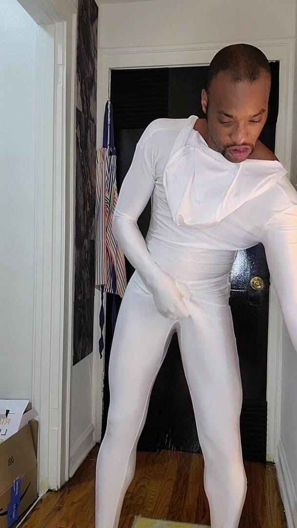 Kennie Jai: Kenniejai indossa spandex whte e sborra