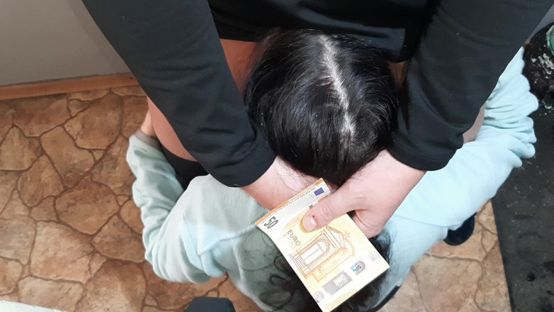 Lesbian-illusion: Saya mengucapkan terima kasih kepada gadis penghantaran untuk Diskaun Besar (dengan...