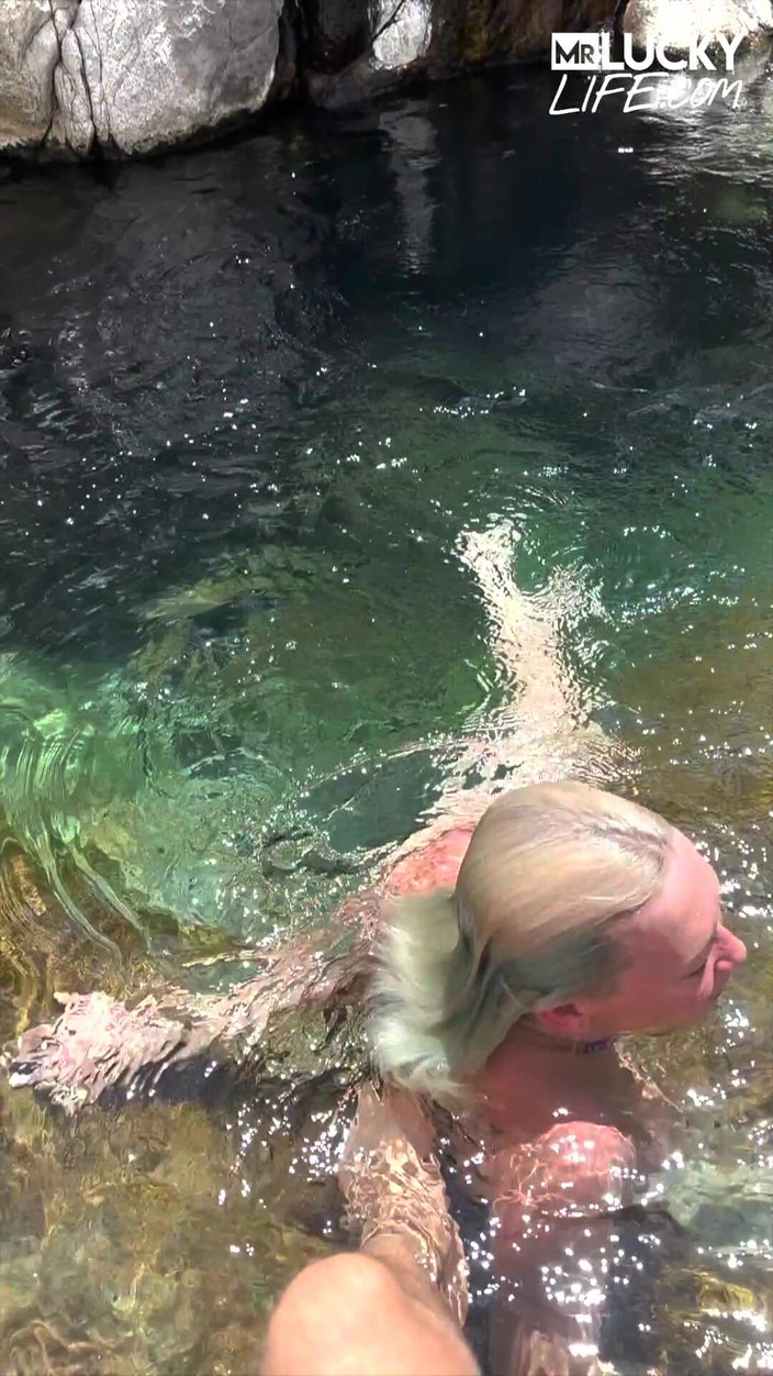 Mr.Lucky POV: Aventura secreta de aguas termales con Adira