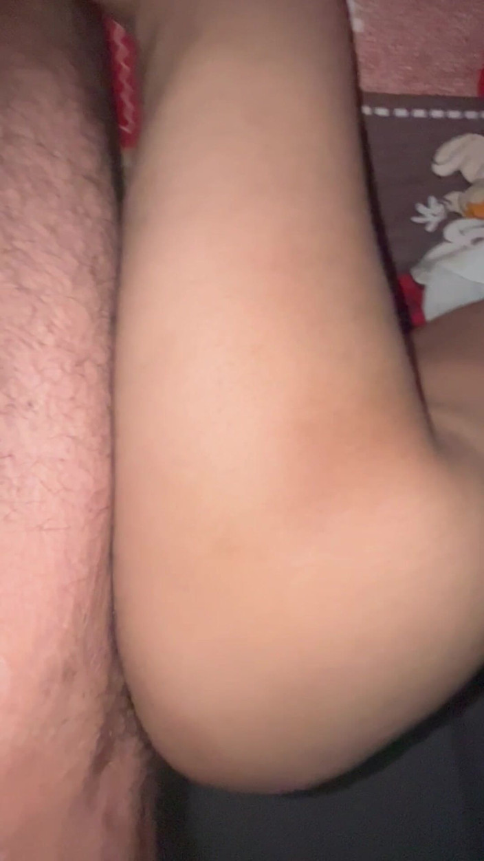 Rishi: Индийская юная студентка платит ретри для его арендодателей раком