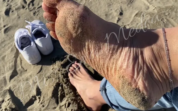 Miss Eva Medea: My Big Feet on the Sea