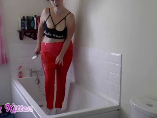 Foxy Redhead Kitten: Getting wet in coral pink leggings and trainers