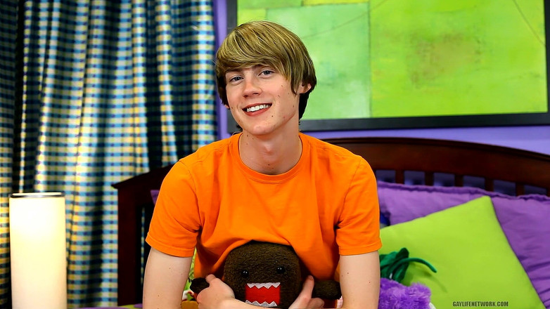 Lollipop Twinks: Chiacchierata con la tettona Elijah