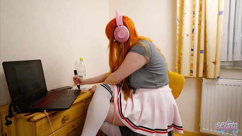 Lyndra Lynn: Les devoirs, c'est ennuyeux la masturbation des légumes