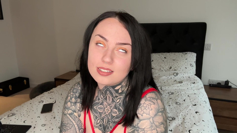 Miss Valentina: Terlalu Kecil