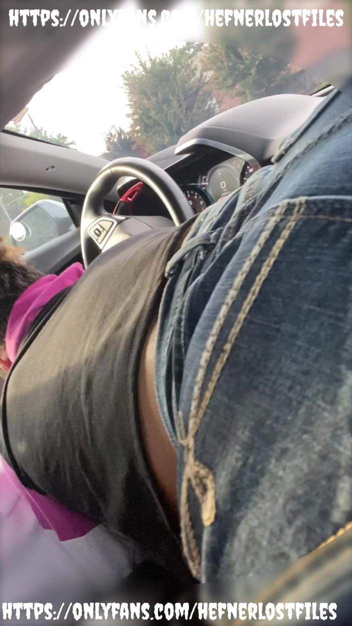 PlayboyHef: Hübsche Schlampe Lutscht Meinen Schwanz Auf Einem Roadtrip