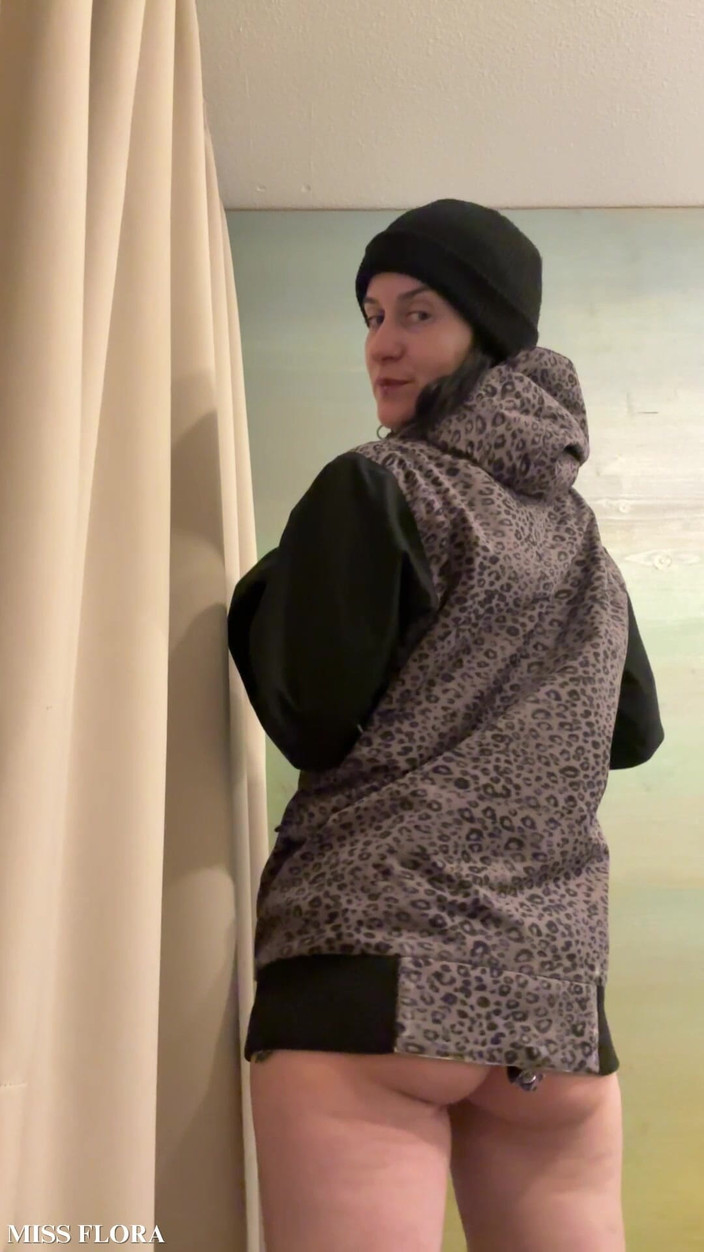 Miss Flora: Striptease cu fată de la bord