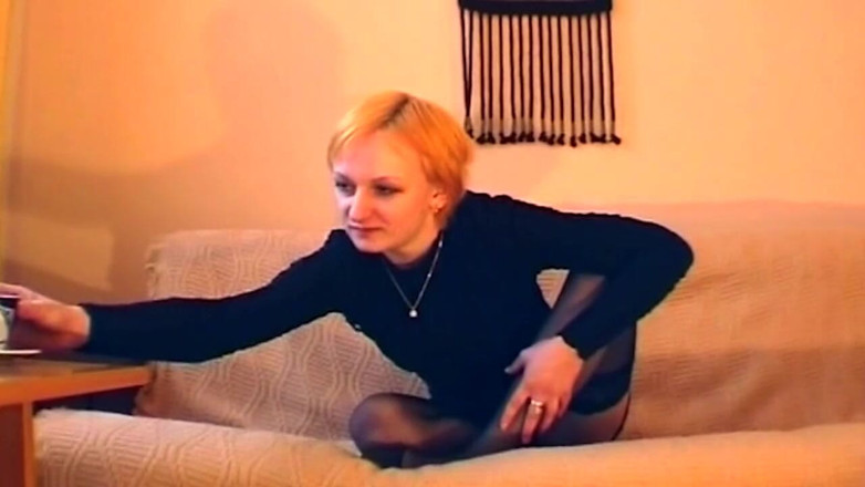 NAUGHTYPOLSKA: 두근두근 딜도로 젖은 보지를 뻗는 금발 섹시녀