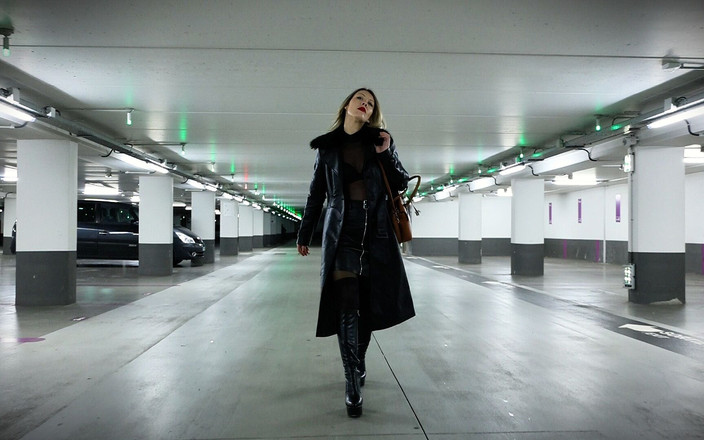 DeesseJulia: Bekännelse det inre livet i en Dominatrix - Älskarinna Julia