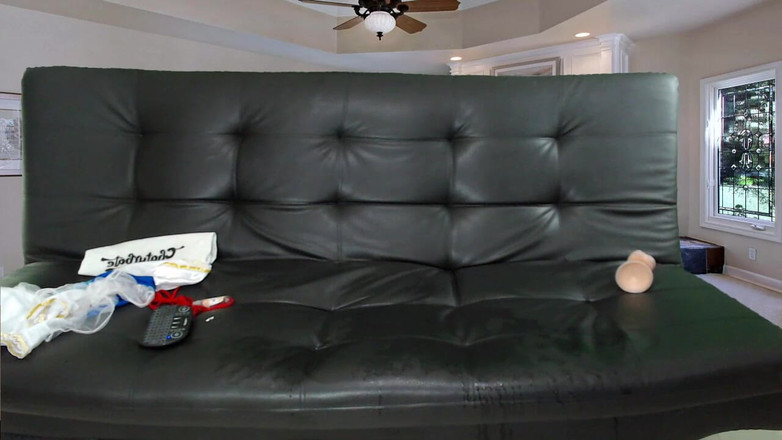 GymBabeXXX: 大きな胸の継母が大きなディルドとスクワートでオーガズム