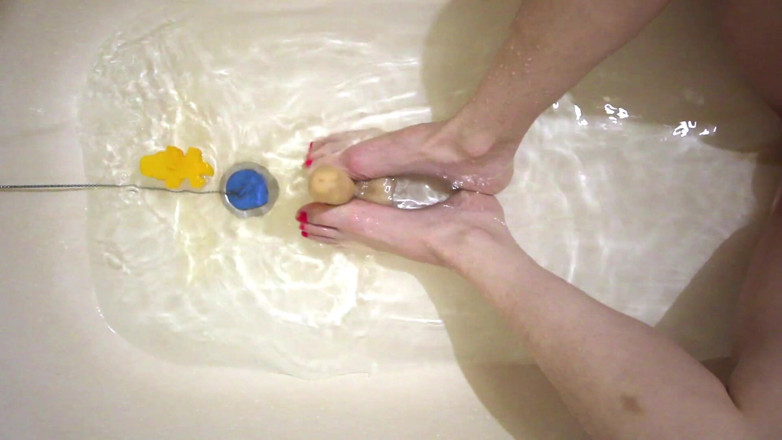 Hairypussyangel: Sexy legs in the bath, footjob and handjob