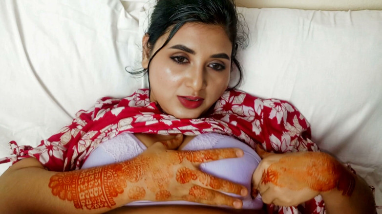 Nadiyabd: Nadiya Boudi在国外被干，然后回家被debor操