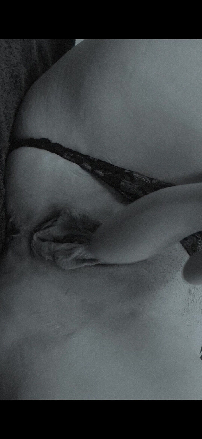 LilMunchkin_66: Sexy Babe Squirting in Lingerie