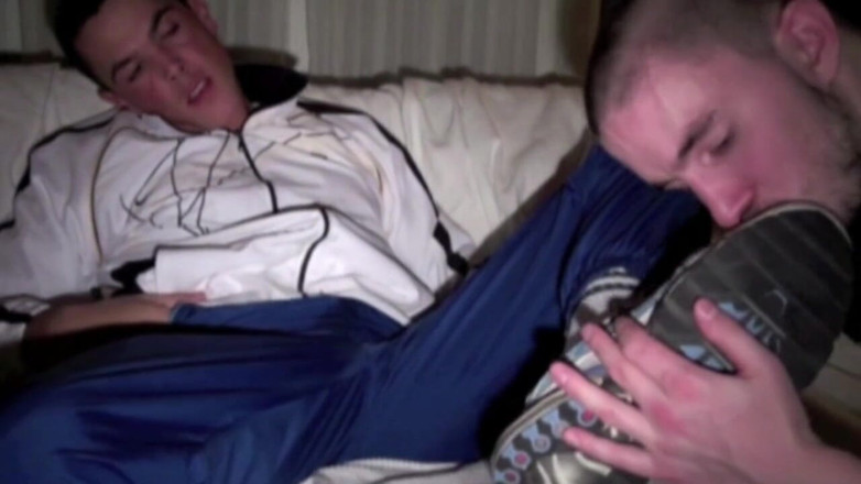 Sneaker gay: Used in the sofa by Greg Centuri