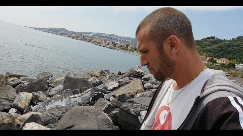 Boy jerking off: Koppla av på stranden! Del 1