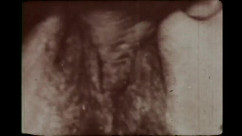 Vintage megastore: Jovens universitárias vintage com buceta impetuosa fodidas por paus grandes (filme...