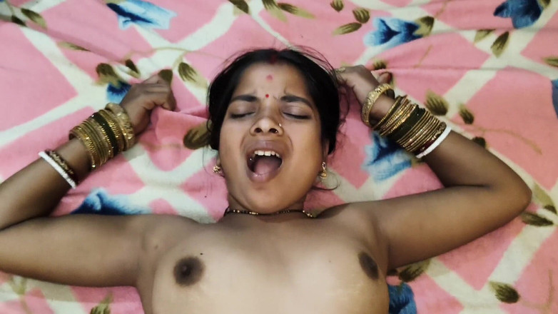 Nikku: Soție sexy soț futai real acasă în cupluri din satul indian