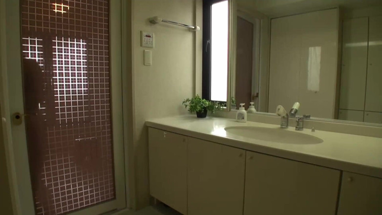 Eagle-Special: Meine stiefschwester, die allein lebte, kam plötzlich zurück zu meinem...