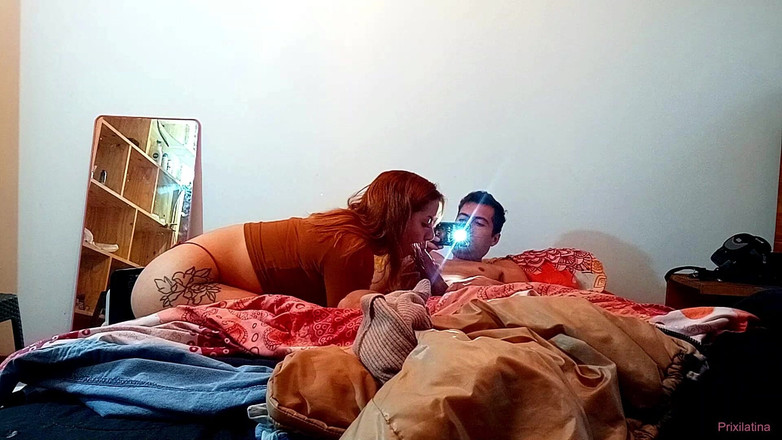 Bananacaseros: Azgın büyük götlü bir kızı üvey annesinin odasında sikiyor