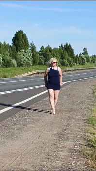 Külotlarımı yola fırlatıyorum