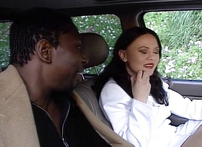 Real Swingers: Três gatas se ameaçam com alguns paus enormes