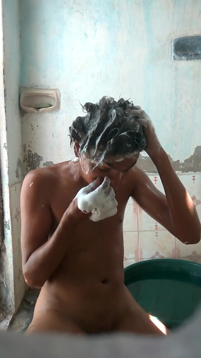 Mukesh Solanki: 屋外浴場