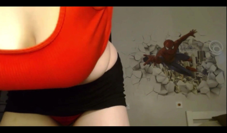 JuiceLussie: Masturbieren kopfüber mit den fingern