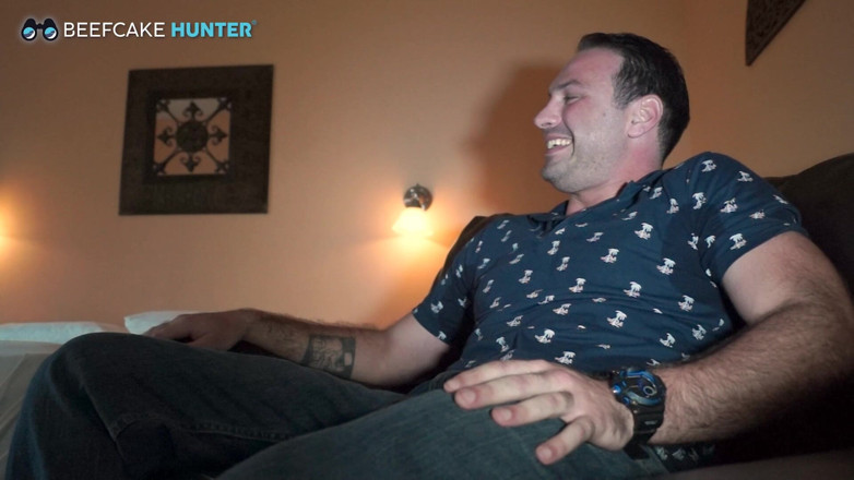 Beefcake Hunter: Zpocené kouření pro vysokou a pohlednou postavu