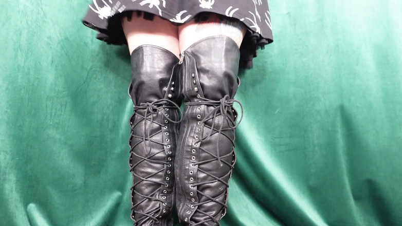 Deanna deadly: Worship and Clean My Muddy Combat Boots with Your Tongue