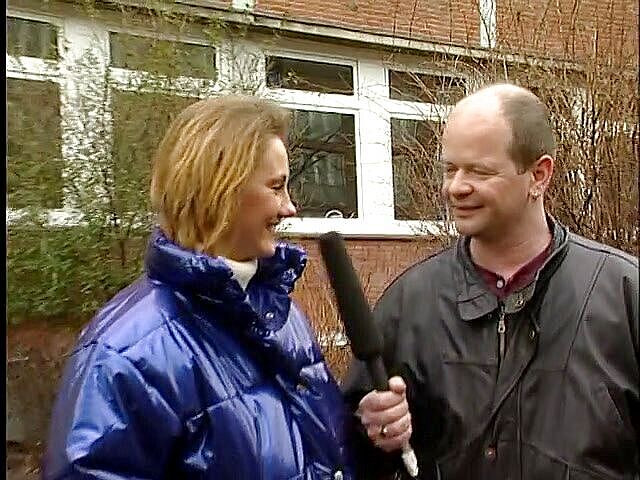 Lucky Cooch: Si rambut merah seksi ditemu bual