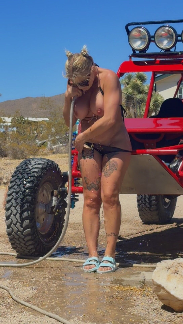 Cowboys Baby Cakes: Playing with Myself in the Hose