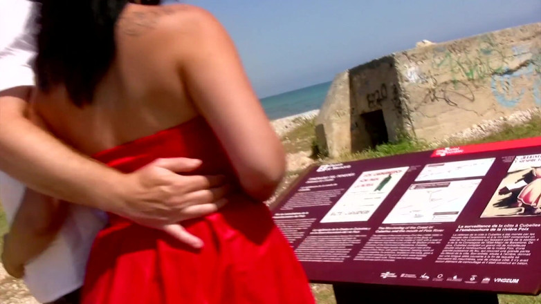 Alfacontent: Gorge profonde, bite sur la plage