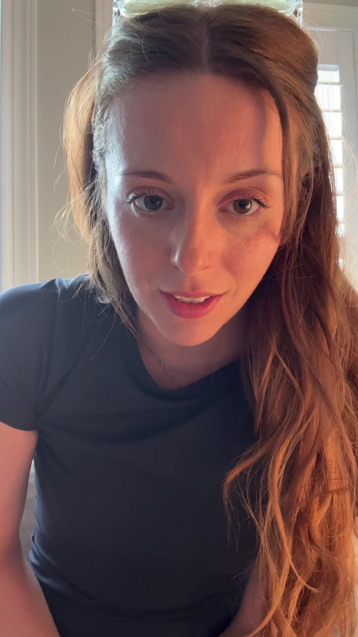 Nadia Foxx: 안경을 쓰고 쓰다듬는 섹시녀!