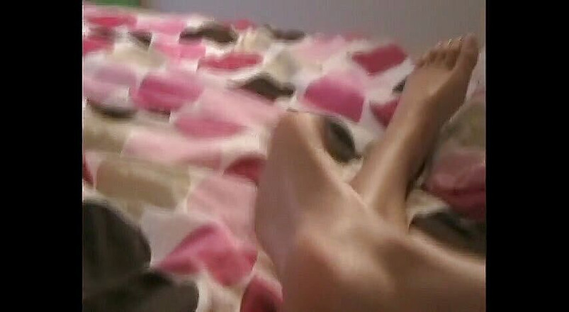 Foot Girls: Lei ci mostra le sue unghie e piedi freschi