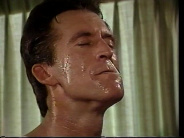 Anal seduction: La splendida ragazza mora si diverte quando il suo amante...