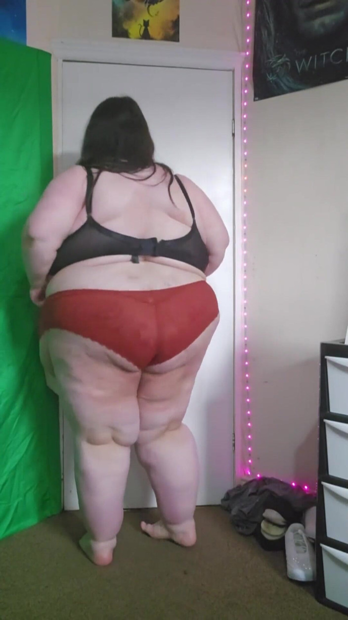 SSBBWLadyBrads: SSBBW Giantess Walking in Tight Red Panties