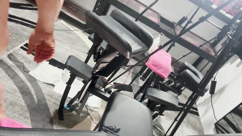 There is no safeword: Strap-on Cerita - Dapatkan Di Kerusi &amp; Bawa Sebatan Waktu Makan Tengah...
