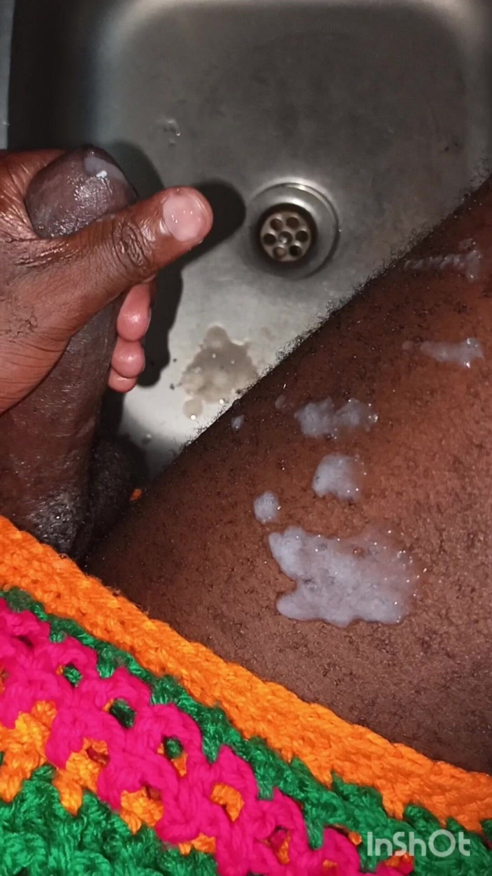 Moteroxz: African Bisexuals Masturbating and Huge Cum