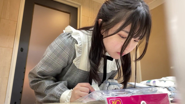 DOC channel: 芸能人志望の美女がサイバーメイドのコスチュームを着て中出しセックス![ルナ (20)]