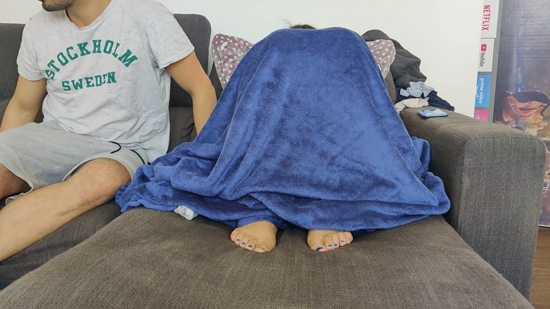 Miss Squirting: Fratele meu vitreg m-a prins masturbându-mă