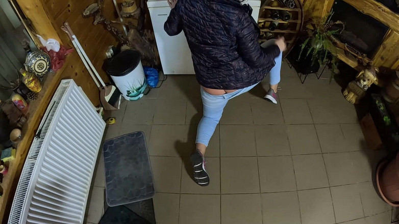 MilfyCalla: Cameltoe MILF Twerkt in Spijkerbroek - Pijpbeurt En Klaarkomen Over Mijn...