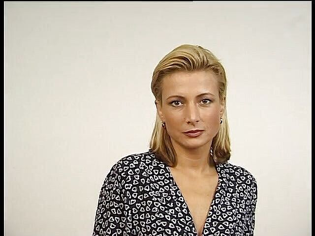 Lucky Wankerz: Loira se esfregando na frente da câmera